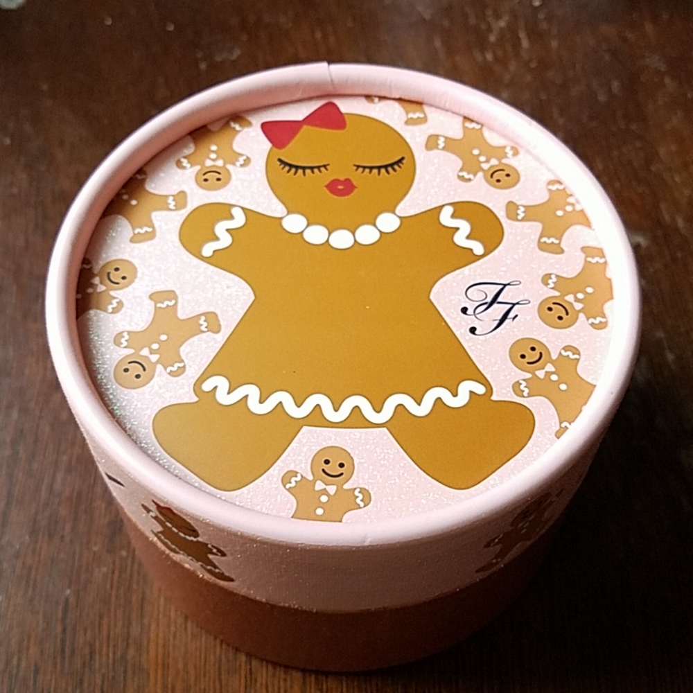 Too Faced Kissable Body Shimmer
